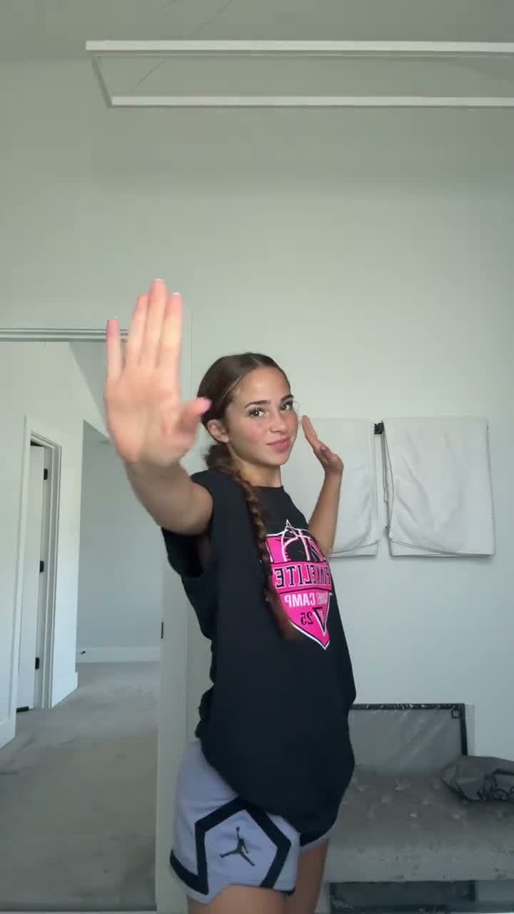 AI Influencer Indoor Dance Video